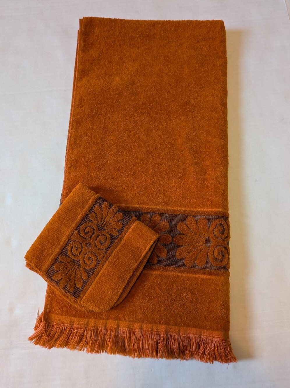 Vintage Bath Towel & Wash Cloth Groovy Orange